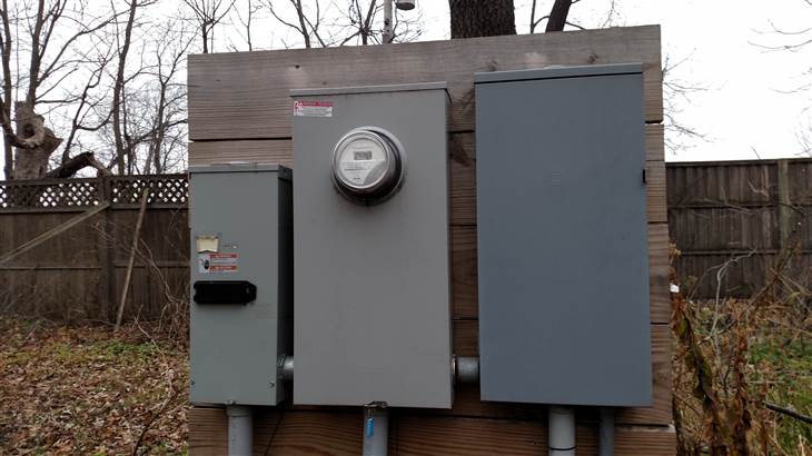 200 amp main service.jpg